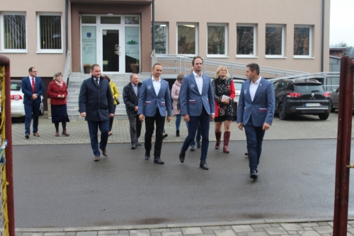 201911051333200.img-5563