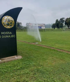 Automatický zavlažovací systém hracej plochy futbalového ihriska – fotografia 4