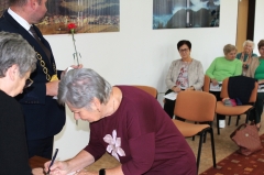 Slávnostné prijatie jubilujúcich občanov mesta. – fotografia 10
