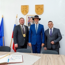 Fotografia: Predseda NR SR Richard Raši navštívil Spišskú Starú Ves.